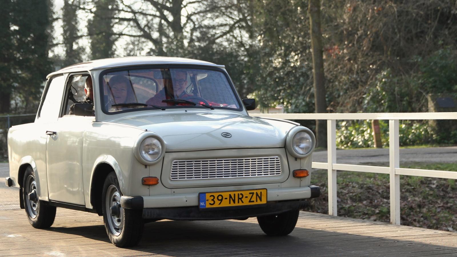 vrijgezellenfeest in een trabant